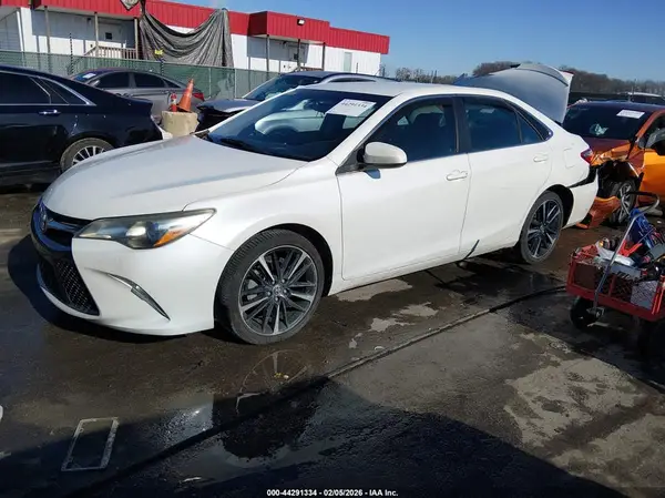 4T1BF1FK7HU351428 2017 TOYOTA CAMRY - Image 2
