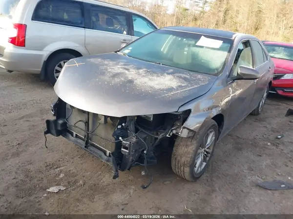 4T1BF1FK7HU352644 2017 TOYOTA CAMRY - Image 2