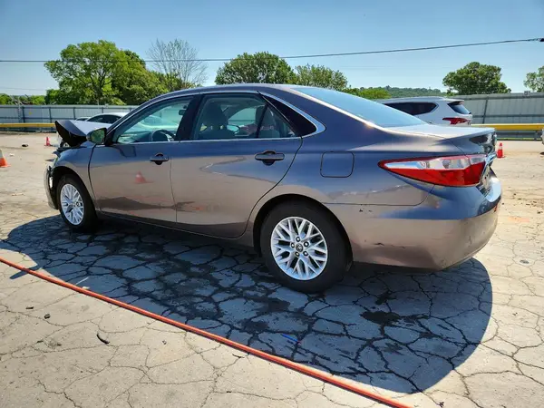 4T1BF1FK7HU353583 2017 TOYOTA CAMRY - Image 2
