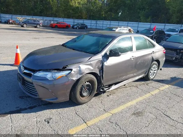 4T1BF1FK7HU354278 2017 TOYOTA CAMRY - Image 2