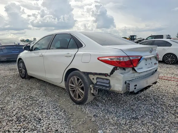 4T1BF1FK7HU359335 2017 TOYOTA CAMRY - Image 2