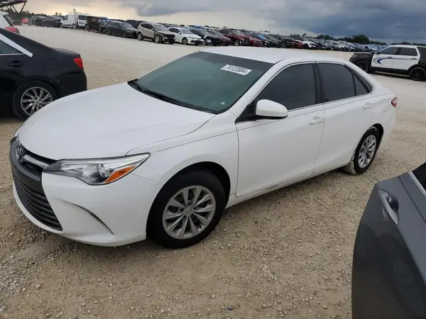4T1BF1FK7HU363384 2017 TOYOTA CAMRY - Image 1