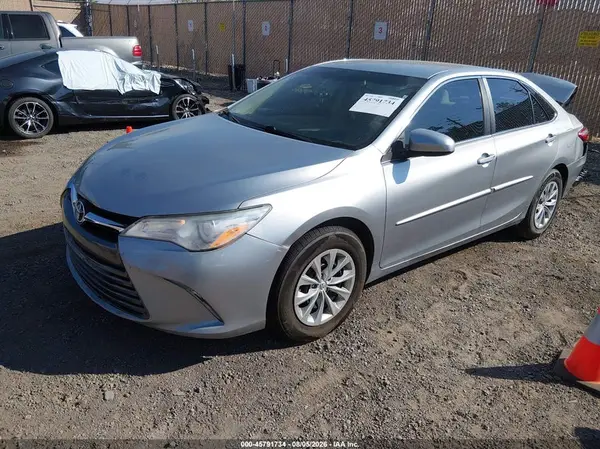 4T1BF1FK7HU364258 2017 TOYOTA CAMRY - Image 2