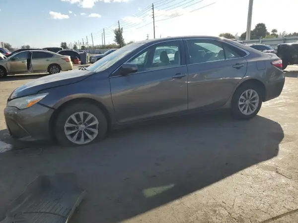 4T1BF1FK7HU364924 2017 TOYOTA CAMRY - Image 1