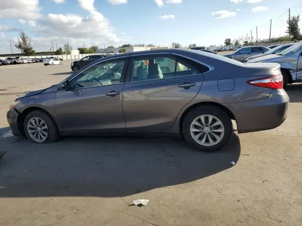 4T1BF1FK7HU364924 2017 TOYOTA CAMRY - Image 2
