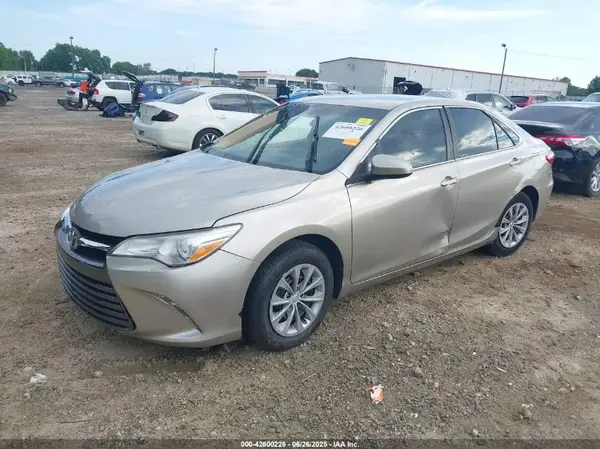4T1BF1FK7HU365717 2017 TOYOTA CAMRY - Image 2