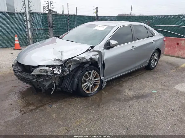 4T1BF1FK7HU366950 2017 TOYOTA CAMRY - Image 2