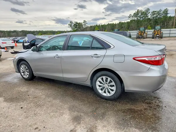 4T1BF1FK7HU369542 2017 TOYOTA CAMRY - Image 2