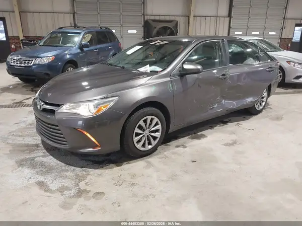4T1BF1FK7HU371002 2017 TOYOTA CAMRY - Image 2