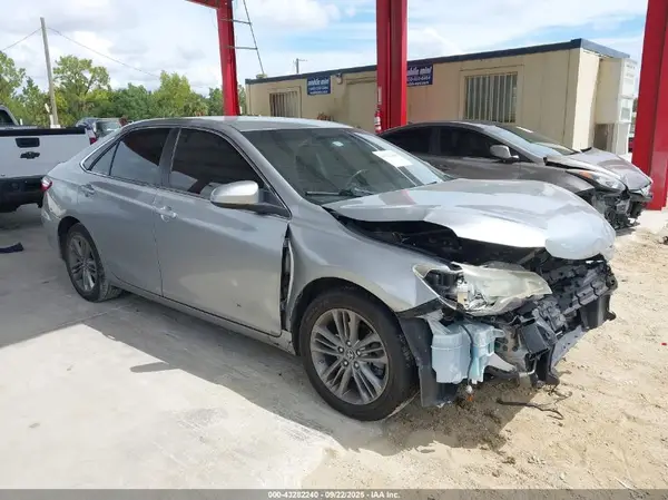 4T1BF1FK7HU371078 2017 TOYOTA CAMRY - Image 1