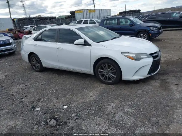 4T1BF1FK7HU374594 2017 TOYOTA CAMRY - Image 1