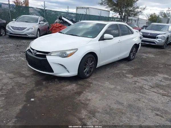 4T1BF1FK7HU374594 2017 TOYOTA CAMRY - Image 2