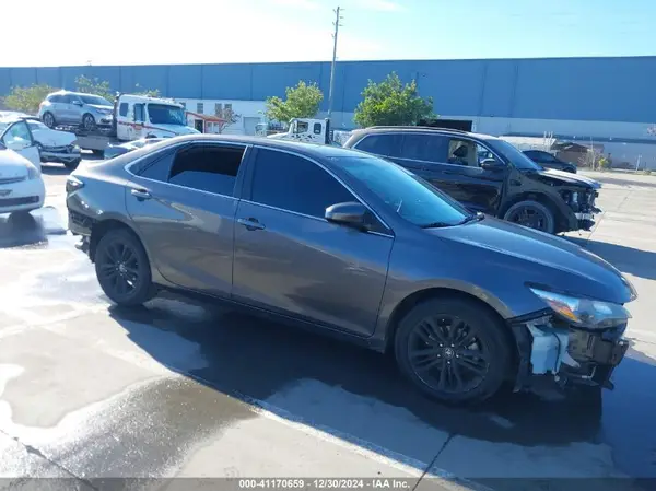 4T1BF1FK7HU377074 2017 TOYOTA CAMRY - Image 1