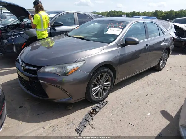 4T1BF1FK7HU377284 2017 TOYOTA CAMRY - Image 2