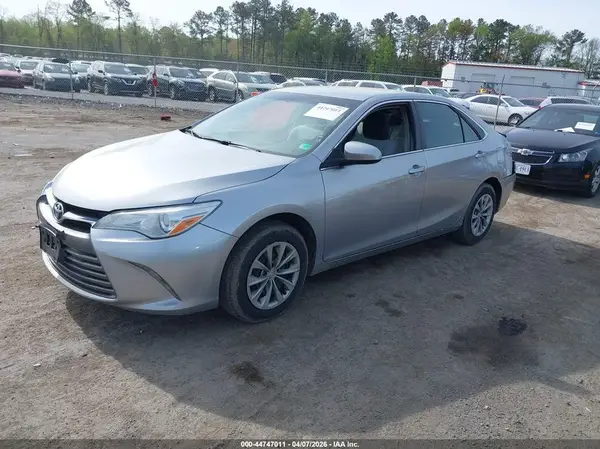 4T1BF1FK7HU377964 2017 TOYOTA CAMRY - Image 2