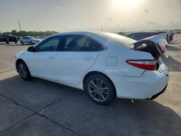 4T1BF1FK7HU378130 2017 TOYOTA CAMRY - Image 2