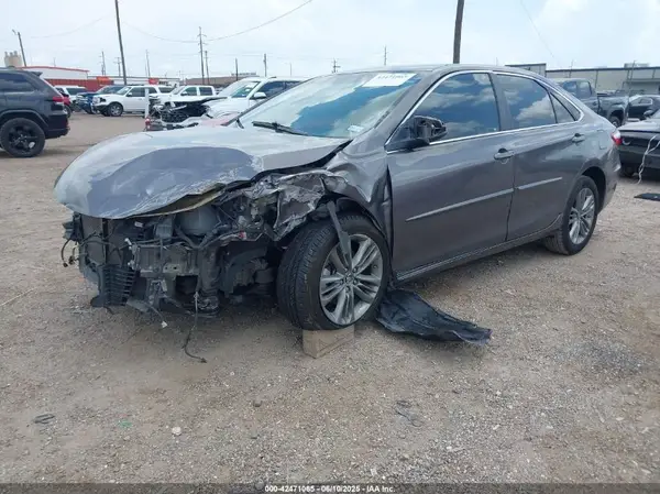 4T1BF1FK7HU380508 2017 TOYOTA CAMRY - Image 2