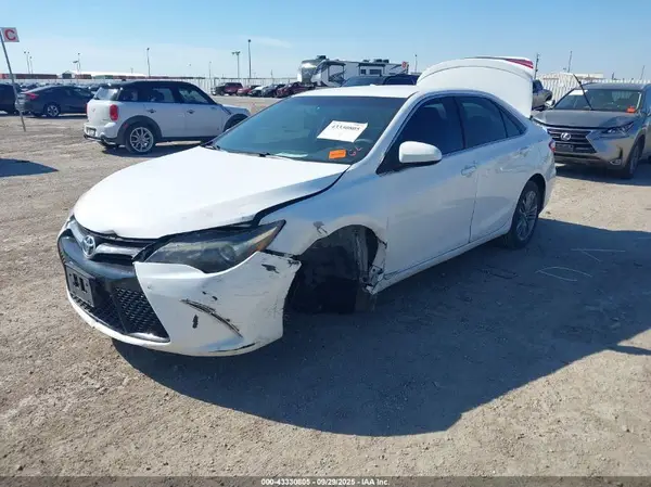 4T1BF1FK7HU380573 2017 TOYOTA CAMRY - Image 2