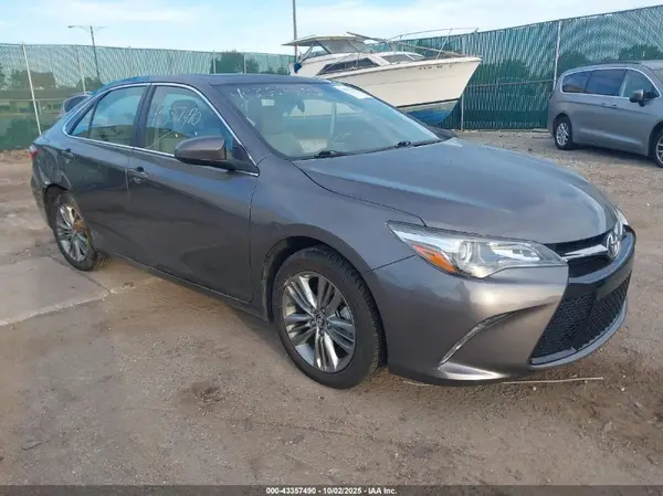 4T1BF1FK7HU388396 2017 TOYOTA CAMRY - Image 1