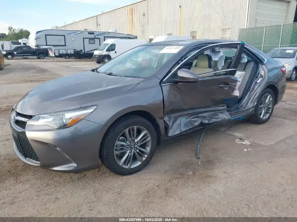 4T1BF1FK7HU388396 2017 TOYOTA CAMRY - Image 2