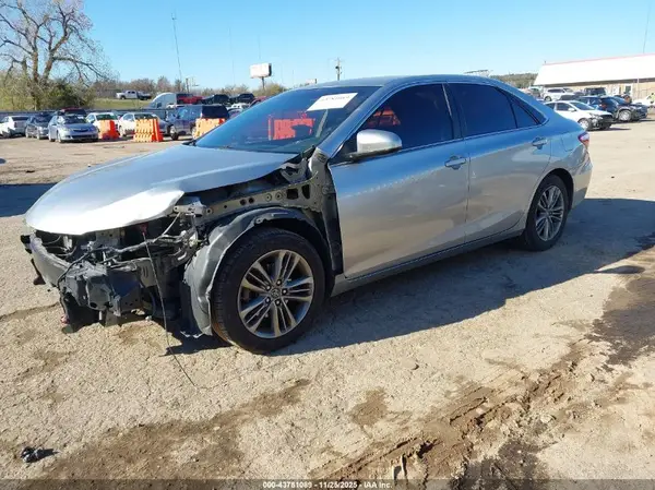 4T1BF1FK7HU389385 2017 TOYOTA CAMRY - Image 2