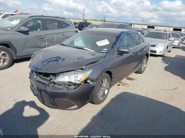 4T1BF1FK7HU393095 2017 TOYOTA CAMRY - Image 2