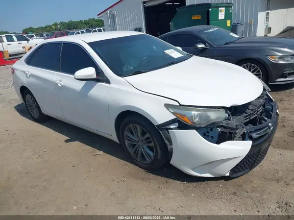 4T1BF1FK7HU393629 2017 TOYOTA CAMRY - Image 1