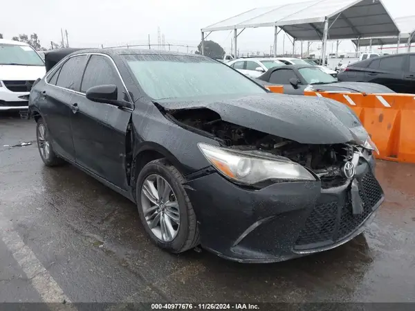 4T1BF1FK7HU401888 2017 TOYOTA CAMRY - Image 1