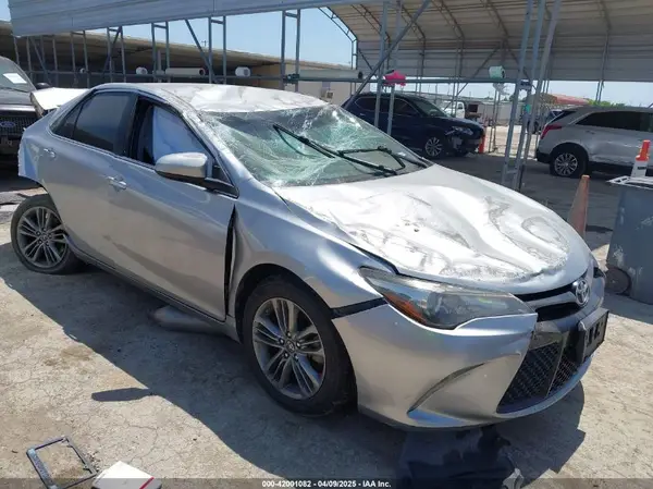 4T1BF1FK7HU404726 2017 TOYOTA CAMRY - Image 1