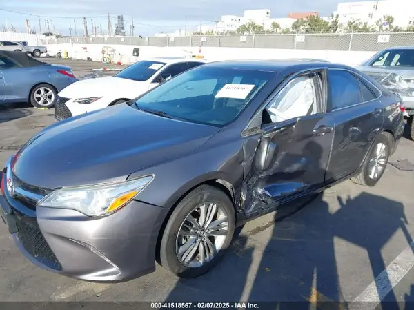 4T1BF1FK7HU410915 2017 TOYOTA CAMRY - Image 2