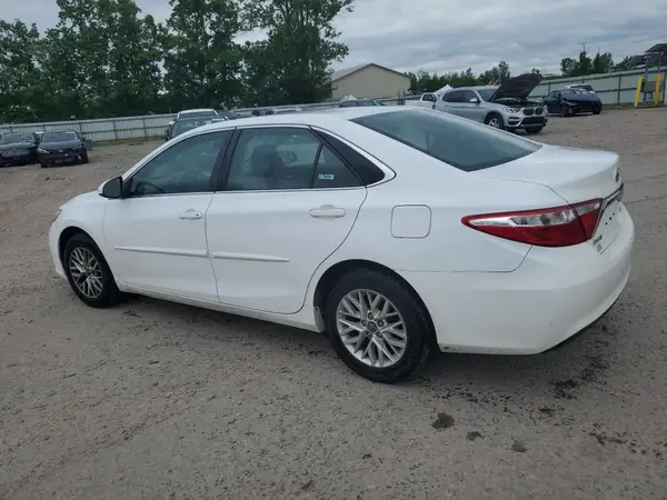 4T1BF1FK7HU413944 2017 TOYOTA CAMRY - Image 2