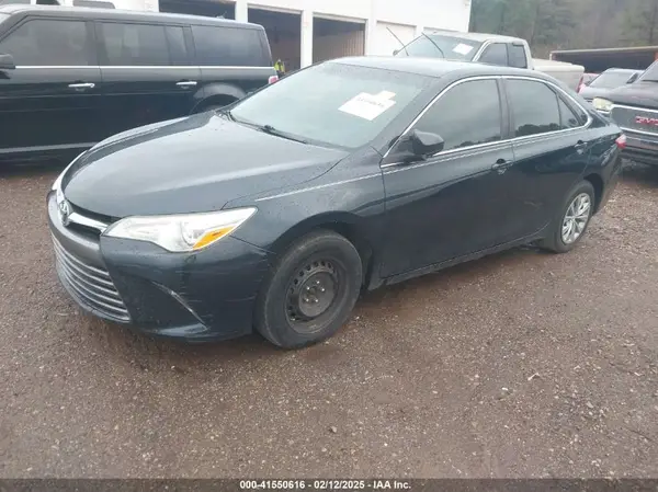 4T1BF1FK7HU415242 2017 TOYOTA CAMRY - Image 2