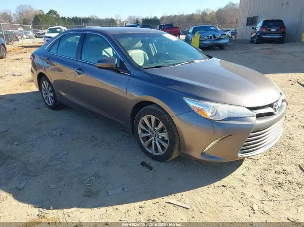 4T1BF1FK7HU417623 2017 TOYOTA CAMRY - Image 1