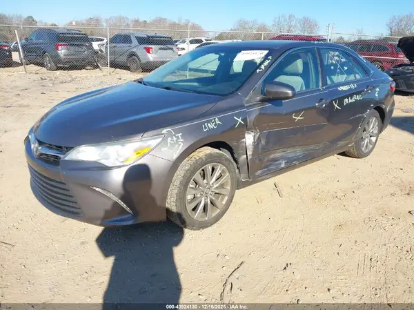 4T1BF1FK7HU417623 2017 TOYOTA CAMRY - Image 2
