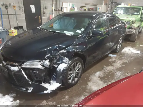 4T1BF1FK7HU418013 2017 TOYOTA CAMRY - Image 2