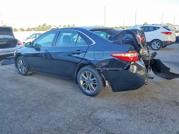 4T1BF1FK7HU421011 2017 TOYOTA CAMRY - Image 2