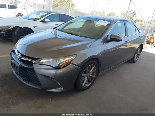 4T1BF1FK7HU422580 2017 TOYOTA CAMRY - Image 2