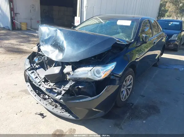 4T1BF1FK7HU425396 2017 TOYOTA CAMRY - Image 2