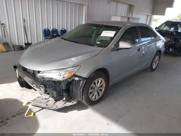 4T1BF1FK7HU430050 2017 TOYOTA CAMRY - Image 2