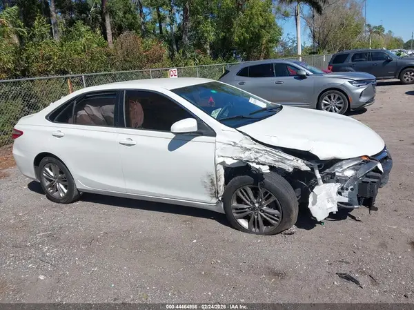 4T1BF1FK7HU444904 2017 TOYOTA CAMRY - Image 1