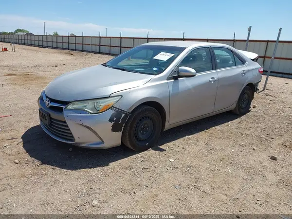 4T1BF1FK7HU450573 2017 TOYOTA CAMRY - Image 2