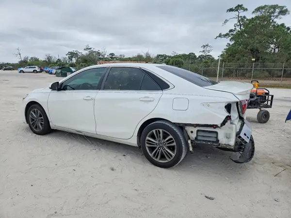 4T1BF1FK7HU451495 2017 TOYOTA CAMRY - Image 2
