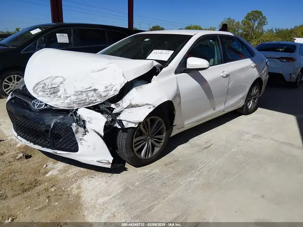 4T1BF1FK7HU454364 2017 TOYOTA CAMRY - Image 2