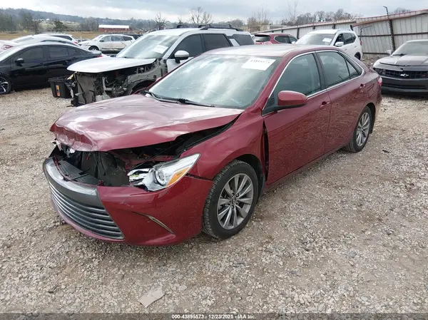 4T1BF1FK7HU617028 2017 TOYOTA CAMRY - Image 2