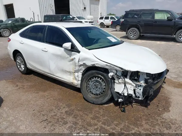 4T1BF1FK7HU617207 2017 TOYOTA CAMRY - Image 1