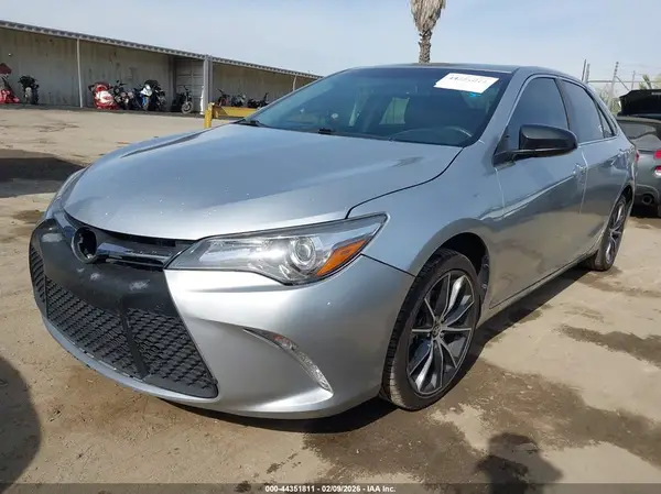 4T1BF1FK7HU619636 2017 TOYOTA CAMRY - Image 2