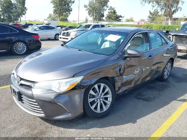 4T1BF1FK7HU623265 2017 TOYOTA CAMRY - Image 2