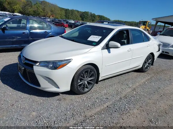 4T1BF1FK7HU625565 2017 TOYOTA CAMRY - Image 2