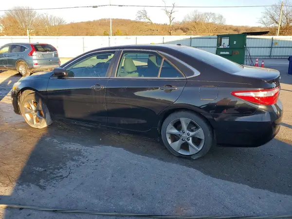 4T1BF1FK7HU630281 2017 TOYOTA CAMRY - Image 2