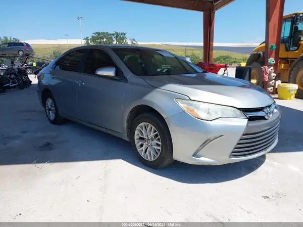 4T1BF1FK7HU631334 2017 TOYOTA CAMRY - Image 1